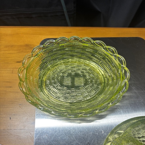 LG Wright Uranium Vaseline Glass Split Tail Hen On Nest 7” Glows - Picture 9 of 16